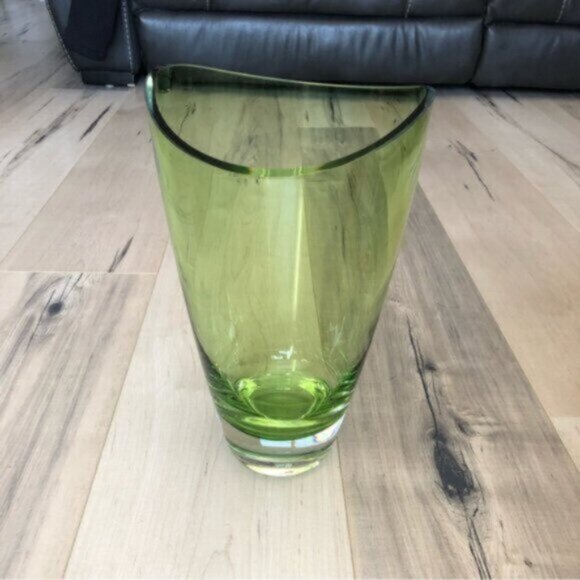 Vintage Green glass vase - Picture 7 of 9